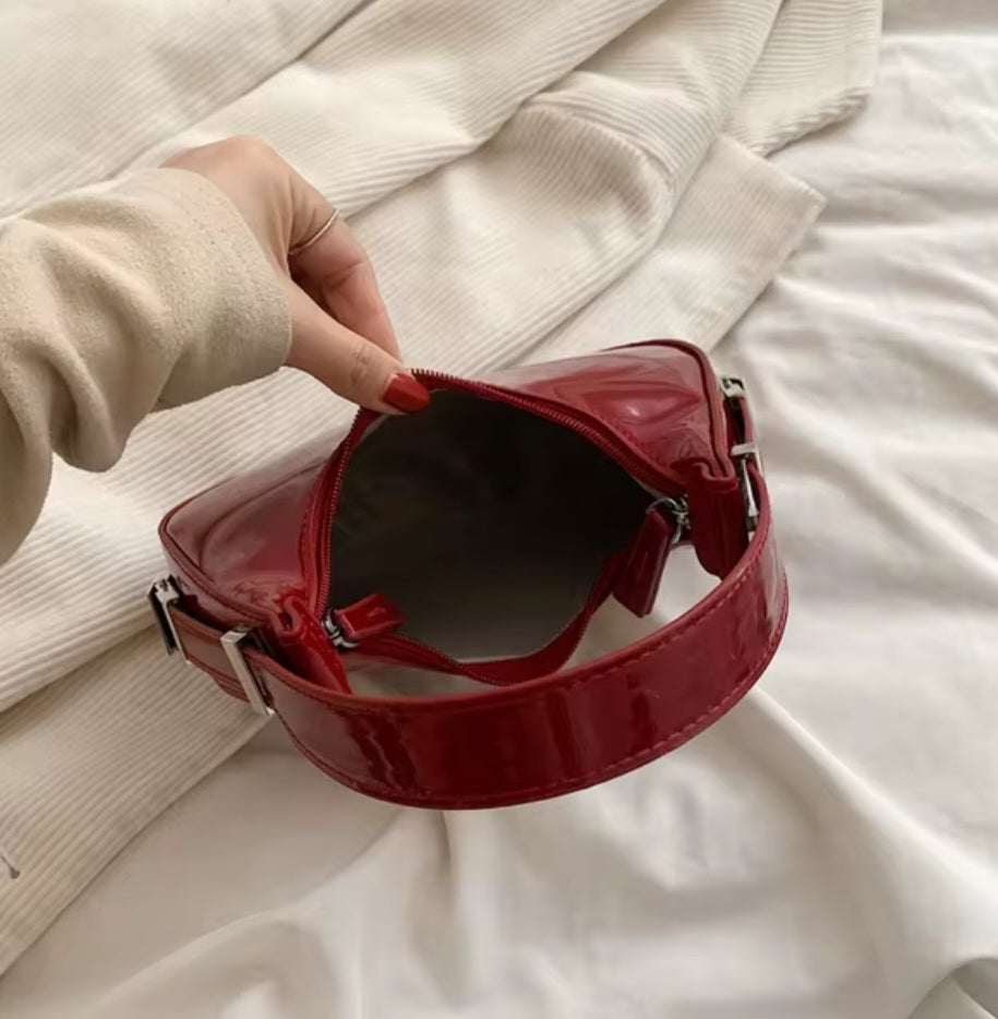 Luna Curve Carry